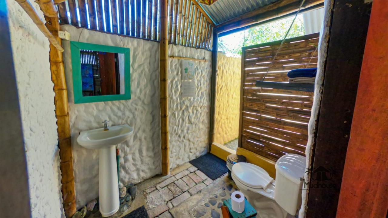 The Mudhouse Hostel Mompiche Exterior foto