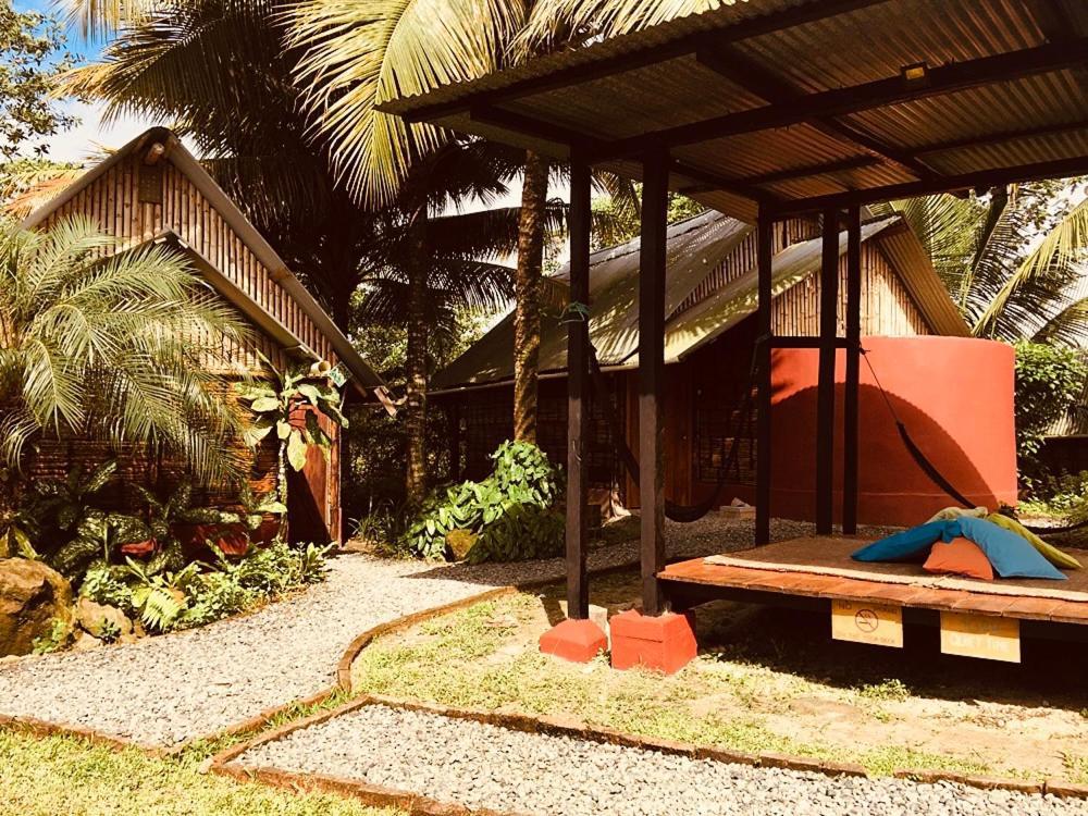 The Mudhouse Hostel Mompiche Exterior foto